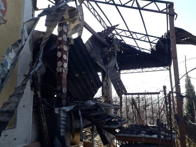 ДТП под оккупированным Донецком: возле блокпоста боевиков перевернулся автобус, двое погибших, 11 травмированы 03