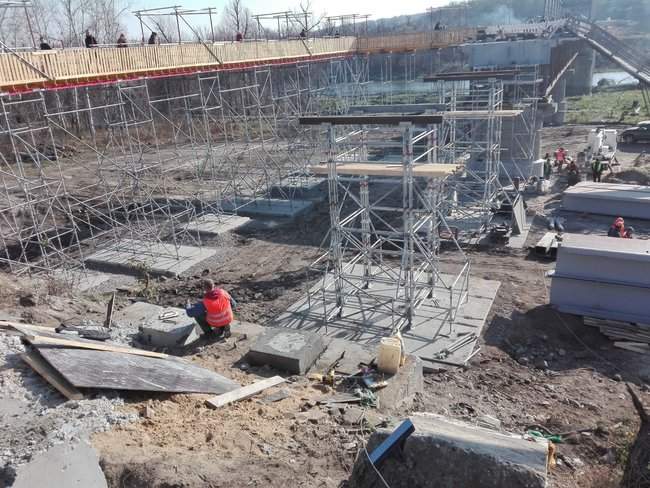 В Станице Луганской начался монтаж второй металлоконструкции моста, - ОГА 02