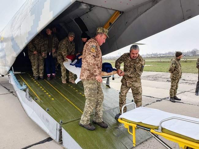 В Одессу санавиацией доставлен боец ВСУ в тяжелом состоянии, - волонтер Танцюра 01