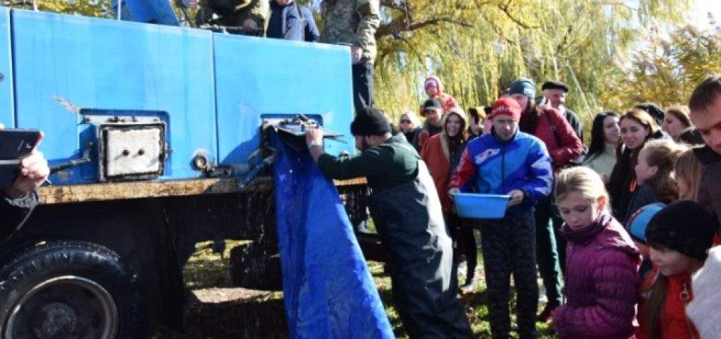 600 кілограмів мальків поселились у Лівобережному каналі Кам’янського