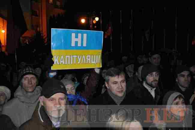 Активисты установили палатки и сцену, акция на Банковой продолжается 02