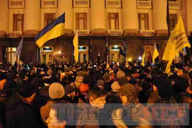 Активисты установили палатки и сцену, акция на Банковой продолжается 19