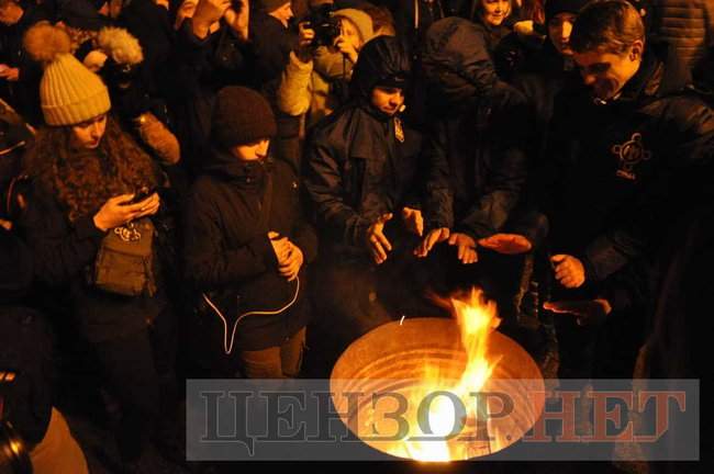 Активисты установили палатки и сцену, акция на Банковой продолжается 45