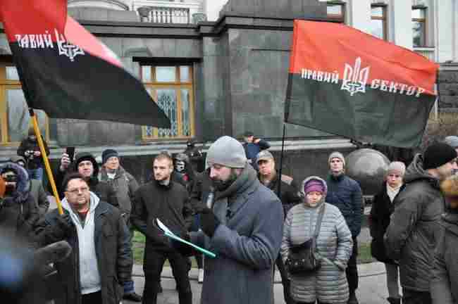 Правый сектор под Офисом Президента призвал власть разорвать отношения с РФ и начать освобождать оккупированные территории 01