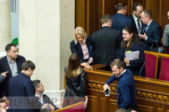 Мы не даем Кабмину все полномочия, Внимательно слушаем спикера, - из переписки нардепов в Раде 6 декабря 03