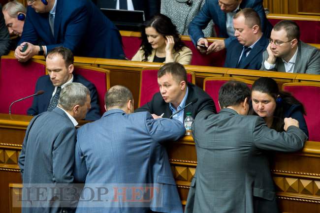 Мы не даем Кабмину все полномочия, Внимательно слушаем спикера, - из переписки нардепов в Раде 6 декабря 04