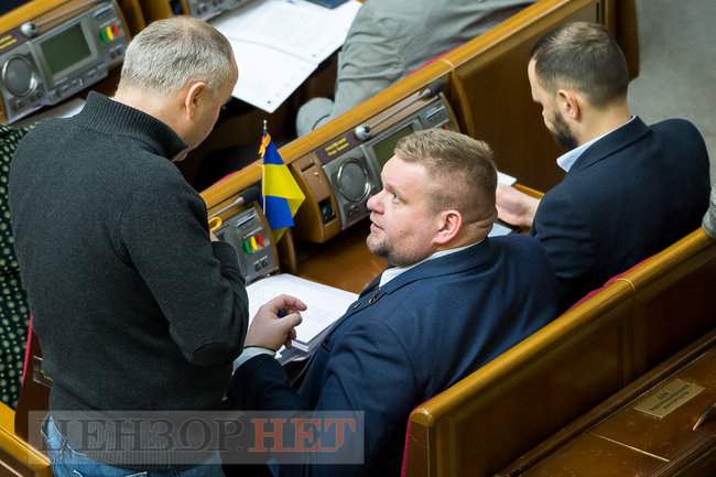 Мы не даем Кабмину все полномочия, Внимательно слушаем спикера, - из переписки нардепов в Раде 6 декабря 23