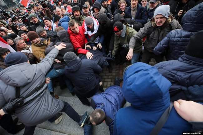 Мирно мы не договоримся, - в центре Минска протестуют против интеграции с Россией 07