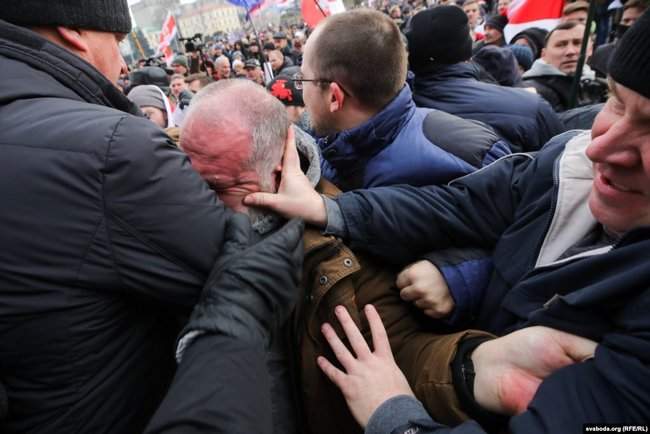 Мирно мы не договоримся, - в центре Минска протестуют против интеграции с Россией 08