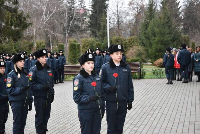 Мемориальную доску погибшему на Донбассе Герою Украины, воину 24-й ОМБр Андрею Волосу открыли в Луцке 17