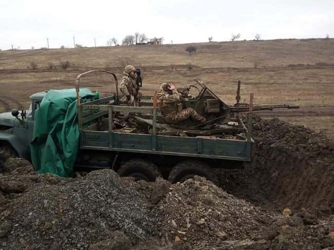 На Донбассе зенитчики провели учения с боевыми стрельбами по уничтожению беспилотников и бронетехники 04