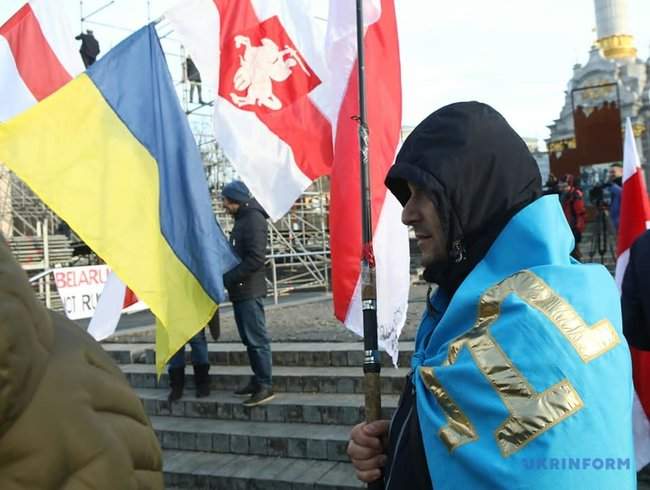 Акция солидарности с Беларусью проходит в центре Киева 02