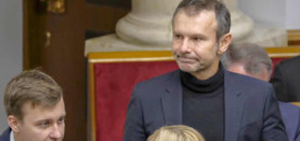 У Вакарчука заявляют, что Рада “не отменила” иммунитет нардепов