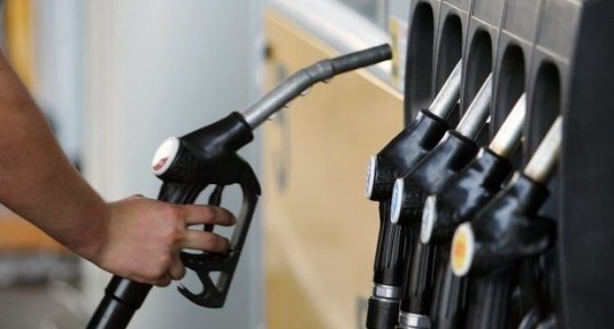 В результате борьбы с АЗС цена топлива снизилась на 2 грн, – Гончарук