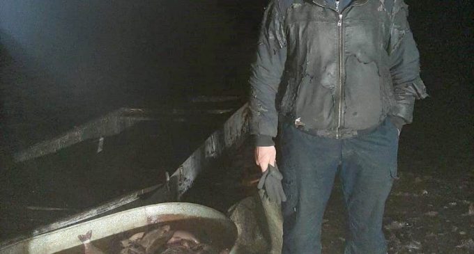 На Днепропетровщине полицейские задержали рыбака-браконьера, поймавшего более 400 карасей, – ФОТО, ВИДЕО