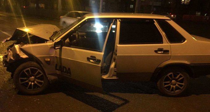 В Днепре спасатели достали мужчину из смятого в ДТП автомобиля, – ФОТО