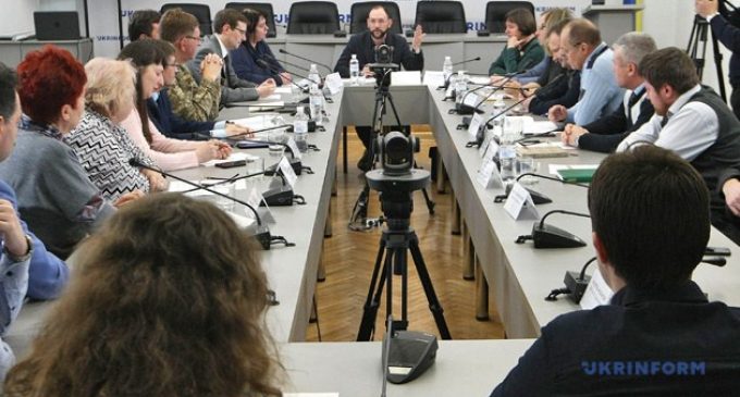 Первый в Украине учебник “НАТО – сила, которая защищает мирных граждан” был презентован в Киеве 24 января