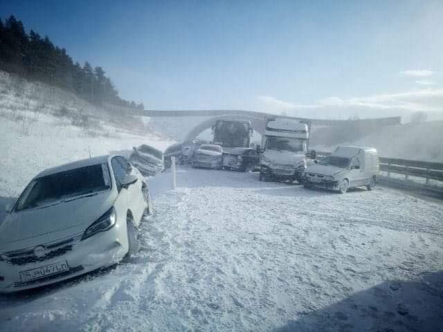 Пятеро украинцев пострадали в масштабном ДТП на горной дороге в Словакии, - СМИ 01