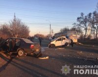 Пассажирский автобус и два автомобиля столкнулись на Днепропетровщине: один человек погиб, 12 – травмированы, – полиция. ФОТО