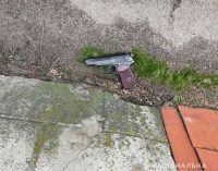 На Днепропетровщине у мужчины, стрелявшего по бутылкам, изъяли незаконное оружие