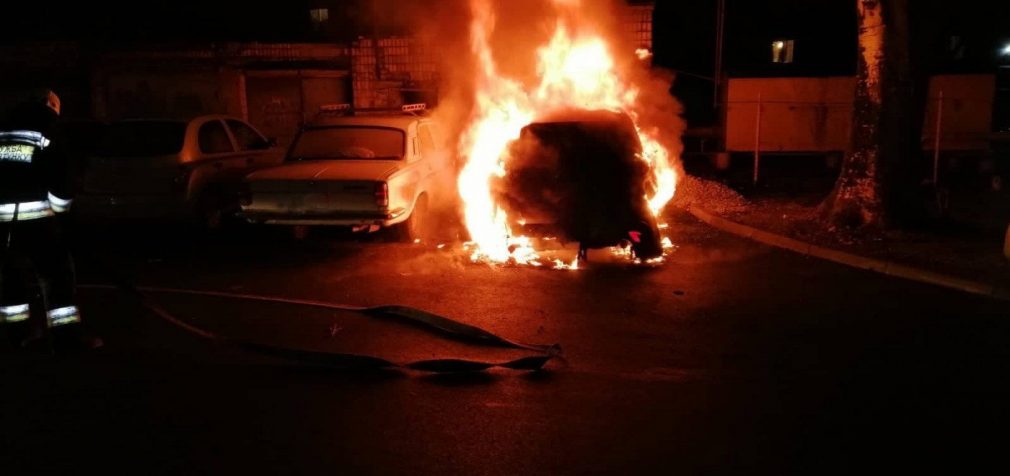 В Днепре ночью на стоянке сгорел легковой автомобиль, – ФОТО