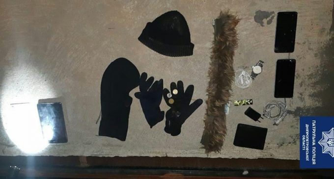 Полицейские Днепра задержали злоумышленников, виновных в пяти разбойных нападениях и грабежах