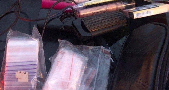 В Днепре полицейские нашли наркотики у водителя, который был “под кайфом”, – ФОТО