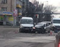 В Днепре на Левом берегу произошло ДТП: движение затруднено