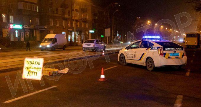 В Днепре маршрутка насмерть сбила женщину, перебегающую дорогу, – ФОТО, ВИДЕО