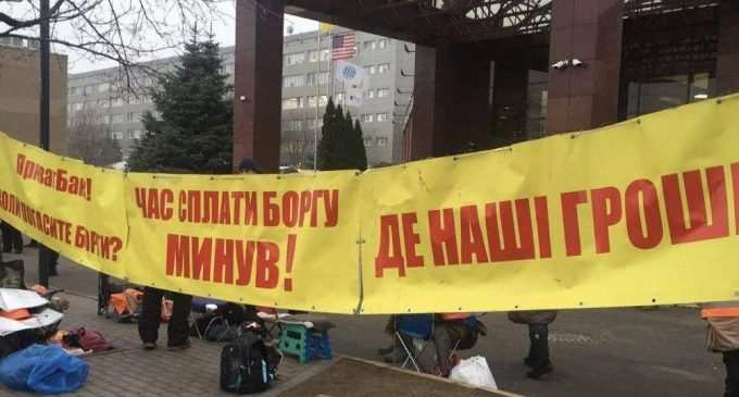 Чисто теоретически: сколько уже потратили на митингующих под ПриватБанками в Днепре