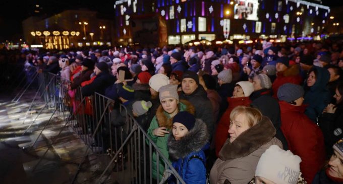 В центре Днепра со вчерашнего дня празднуют Рождество, – ФОТО