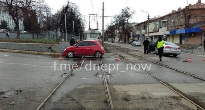 На Святослава Храброго произошло ДТП, движение затруднено, – ФОТО