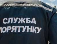 На Днепропетровщине чрезвычайники спасали женщину из погреба, – ВИДЕО