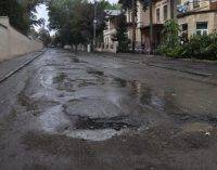 Днепряне требуют отремонтировать дорогу на переулке Джинчарадзе