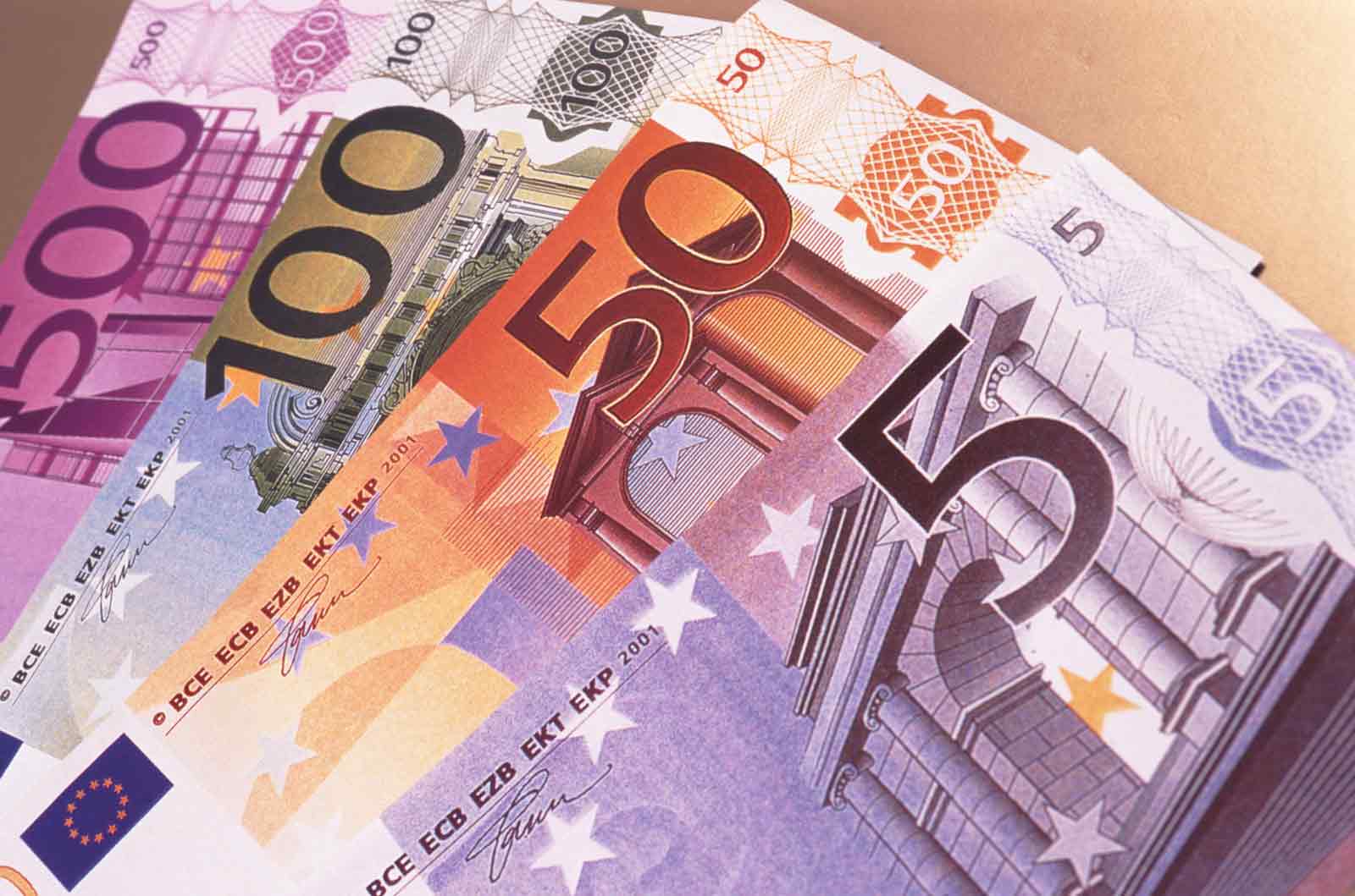 От 300 до 2 тысяч евро: стала известна минимальная зарплата в ЕС