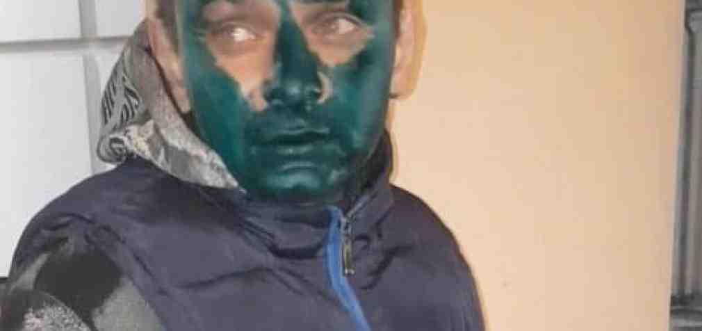 Очередная жестокая расправа: в Днепре таксисты заставили мужчину умыться зеленкой за неоплаченный проезд, – ВИДЕО