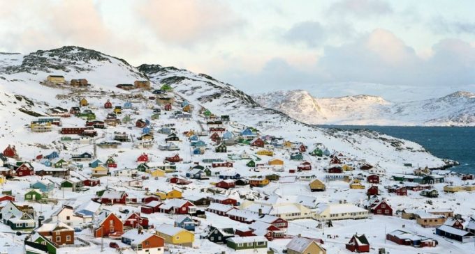Бизнес на глобальном потеплении: Гренландия будет продавать талую воду