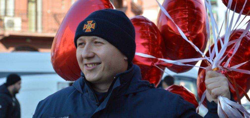 В Днепре спасатели поздравили горожан с Днем всех влюбленных и напомнили о правилах безопасности, – ФОТО, ВИДЕО