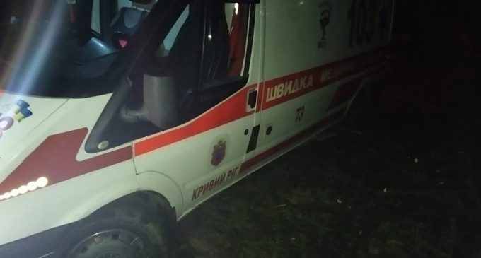 На Днепропетровщине спасатели освобождали застрявший в грязи автомобиль скорой помощи, – ФОТО, ВИДЕО