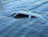 Под Днепром автомобиль упал в воду: пассажирку спасти не удалось, – ВИДЕО