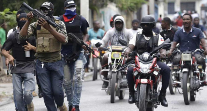 На Гаити во время карнавального шествия ранены шесть человек