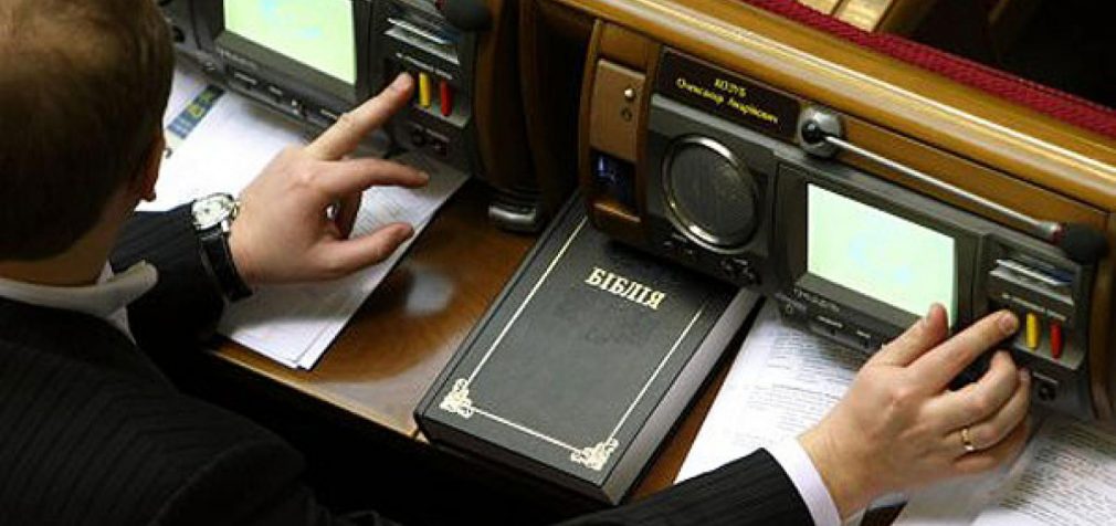 Один за всех и все за одного: когда в ВРУ завершится “кнокодавство”