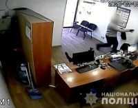 На Днепропетровщине мужчина с пистолетом пытался ограбить кредитное учреждение, – ФОТО