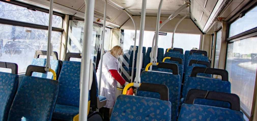 В Днепре ежедневно обрабатывают более 1000 автобусов, – ФОТО