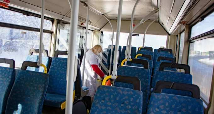 В Днепре ежедневно обрабатывают более 1000 автобусов, – ФОТО