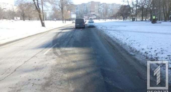 На Днепропетровщине автомобиль сбил пенсионерку, которая переходила в неположенном месте, – ФОТО