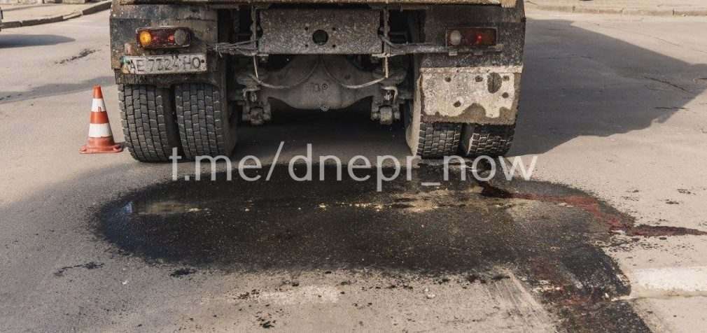 В центре Днепра грузовик переехал ноги бездомному: мужчину госпитализировали, – ФОТО, ВИДЕО