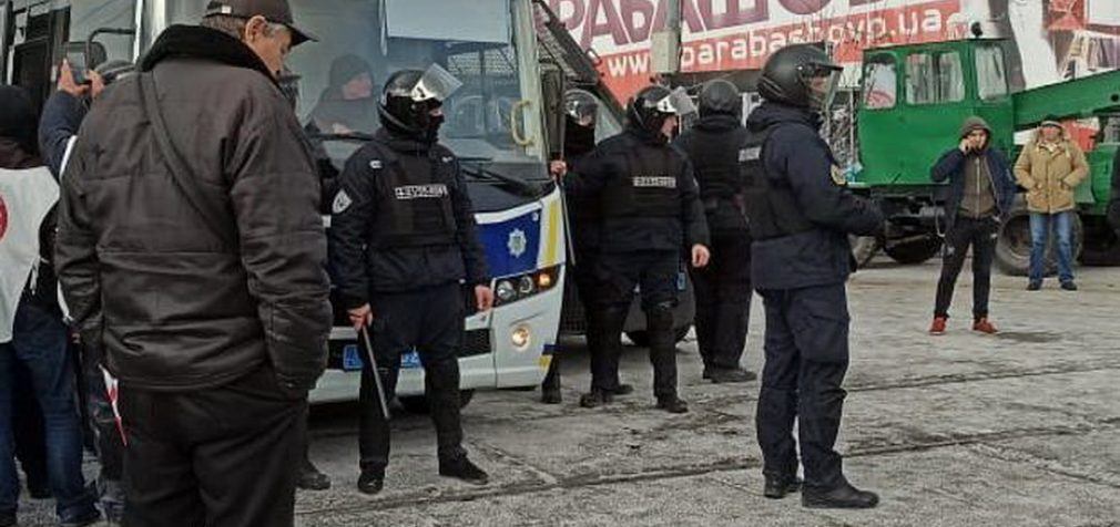 Столкновения на рынке «Барабашово» в Харькове: стрельба и взрывы