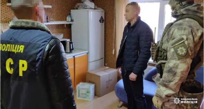 Криминальный авторитет и депутат горсовета вымогали 100 тыс. долл