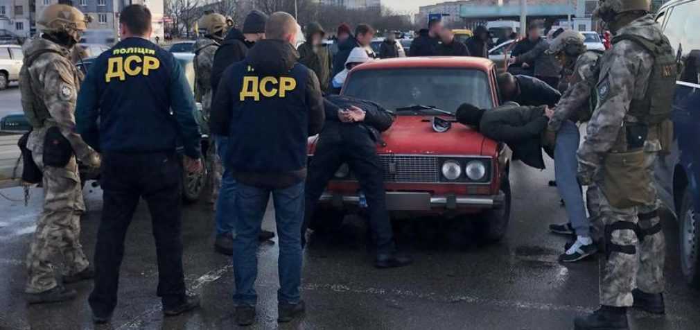 В Кропивницком спецназовцы задержали банду вымогателей